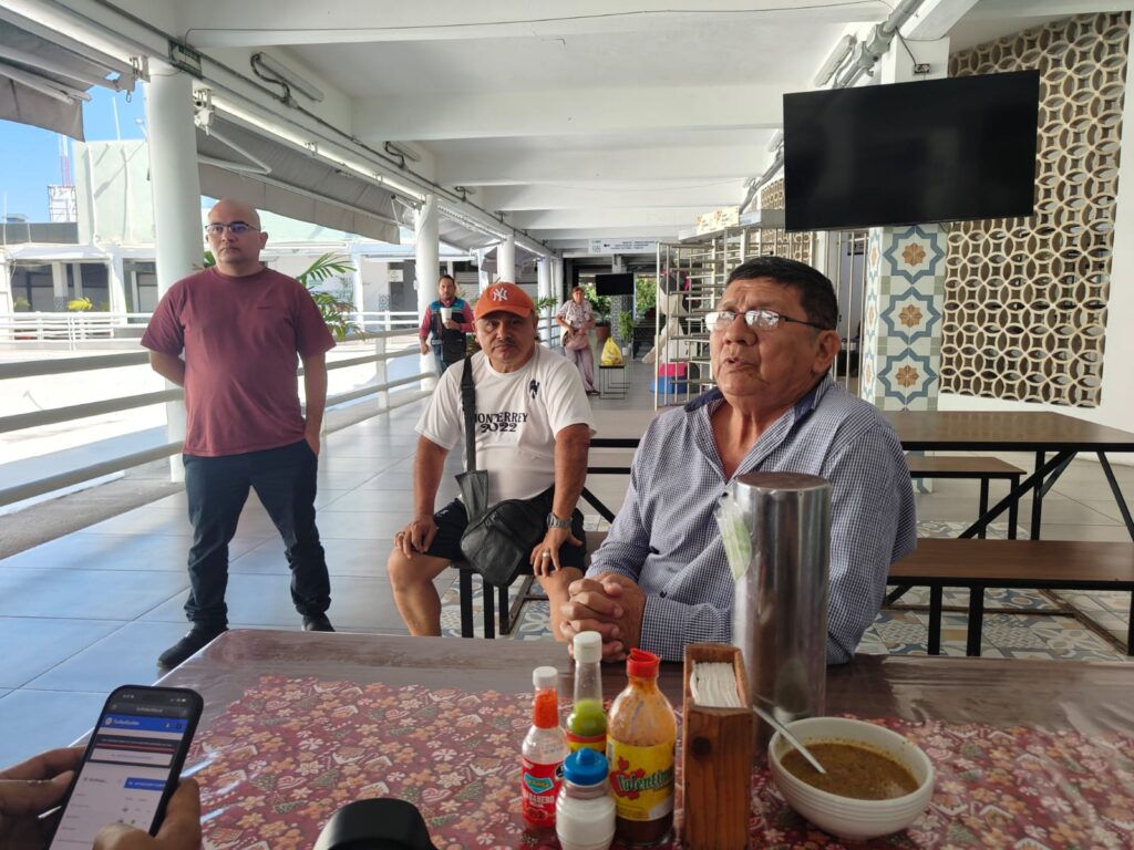 Fallas eléctricas en el mercado Lucas de Gálvez generan conflicto entre autoridades y locatarios