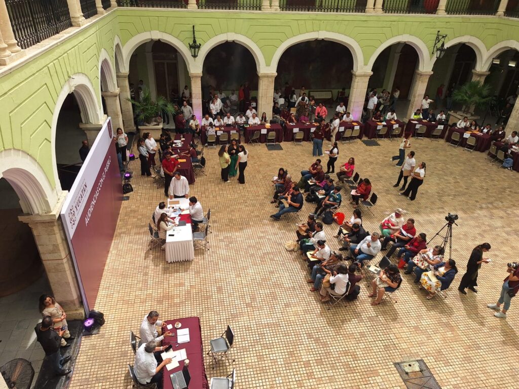 Joaquín Díaz Mena encabeza jornada de Audiencias con el Pueblo