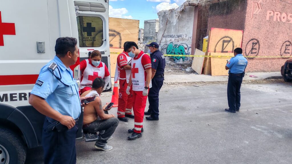 Hombre fallece tras desplome de techo en el centro de Mérida