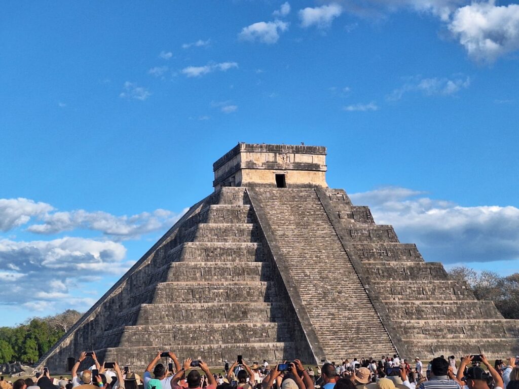 9 mil personas presencian el descenso de Kukulcán en Chichén Itzá