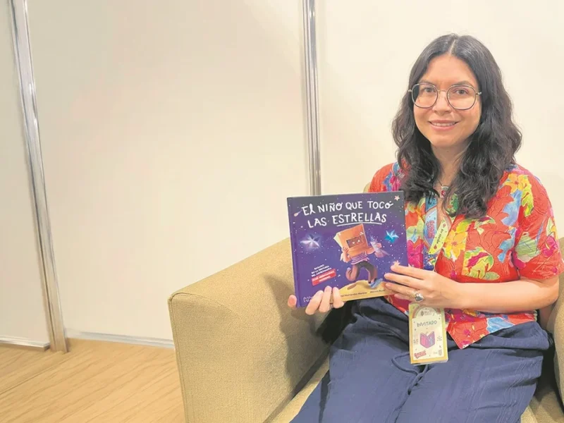 Mónica Rojas: Entre el polvo de estrellas y las raíces de la memoria