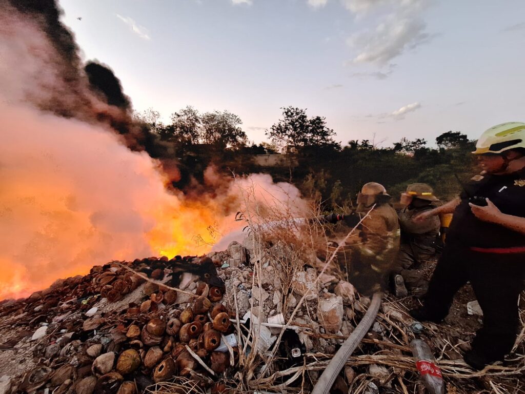 SSP combate incendio de maleza en la colonia Nueva Mulsay