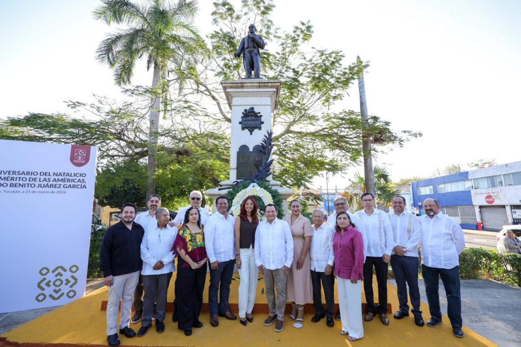 Díaz Mena encabeza el 220 aniversario del natalicio de Benito Juárez en Mérida