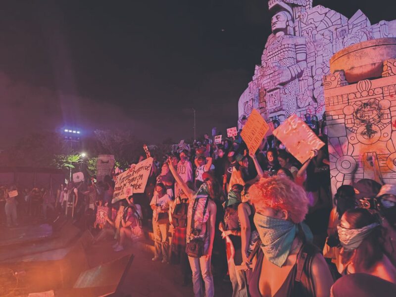 Miles de mujeres marchan en Mérida por el Día Internacional de la Mujer