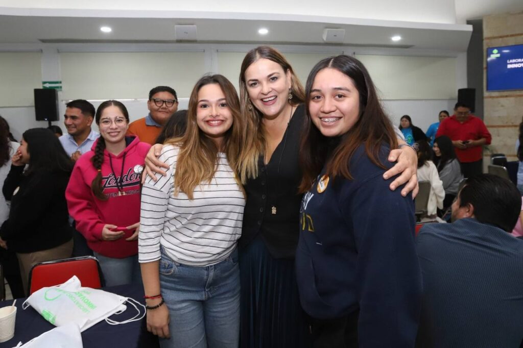 ¡Universidad gratis! Mérida abre 100 becas de licenciatura para mujeres