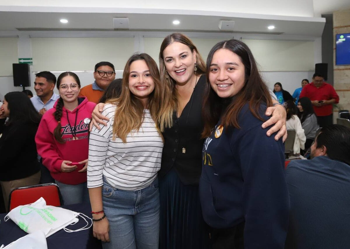 ¡Universidad gratis! Mérida abre 100 becas de licenciatura para mujeres
