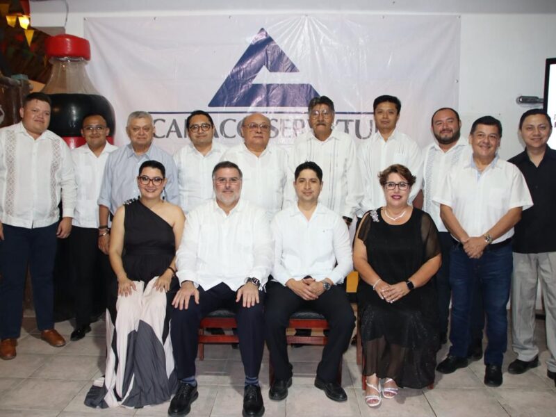 Rubén Alberto González Solís asume la presidencia de CANACO en Ticul