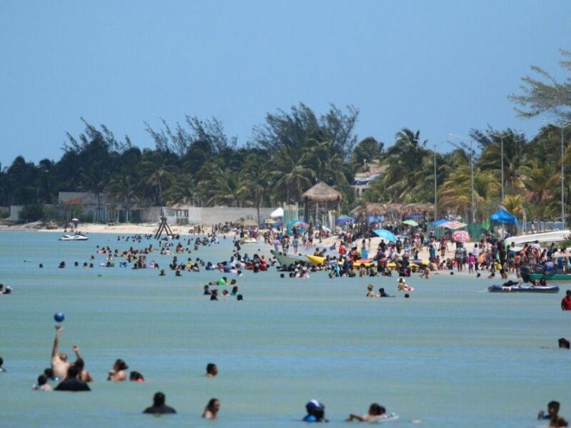 Celestún arranca vacaciones con 10 mil visitantes y fuerte impulso económico