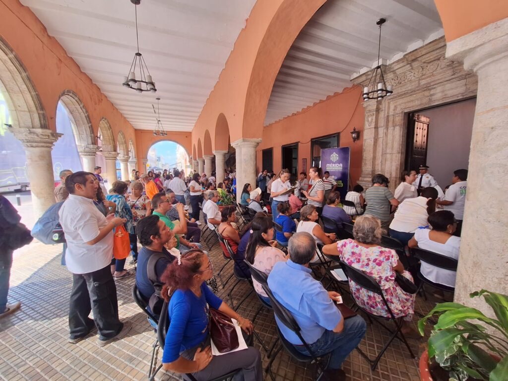 Cecilia Patrón atiende conflictos vecinales en el Miércoles Ciudadano