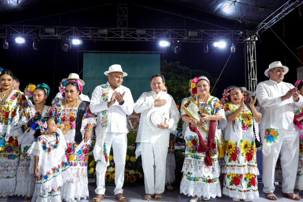 Chumayel estrena embajadora y asegura nuevo bachillerato para sus estudiantes