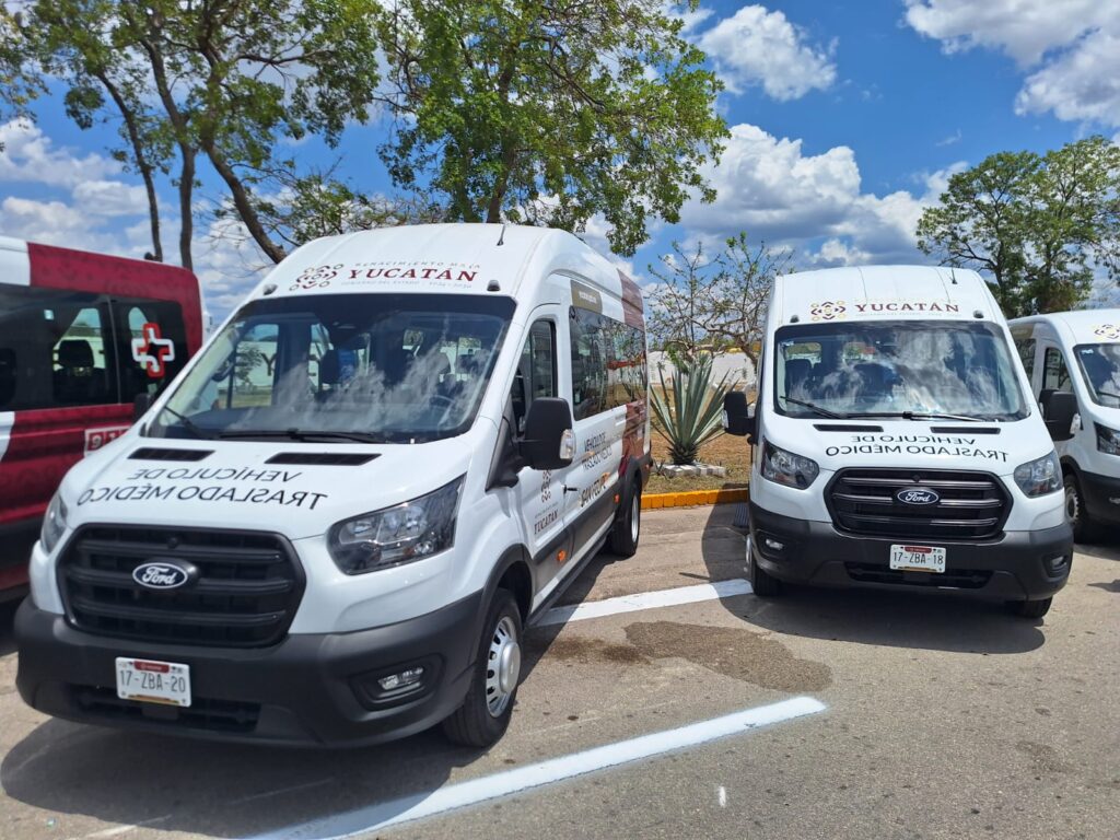 Tras 10 años de espera, municipios de Yucatán reciben nuevas ambulancias