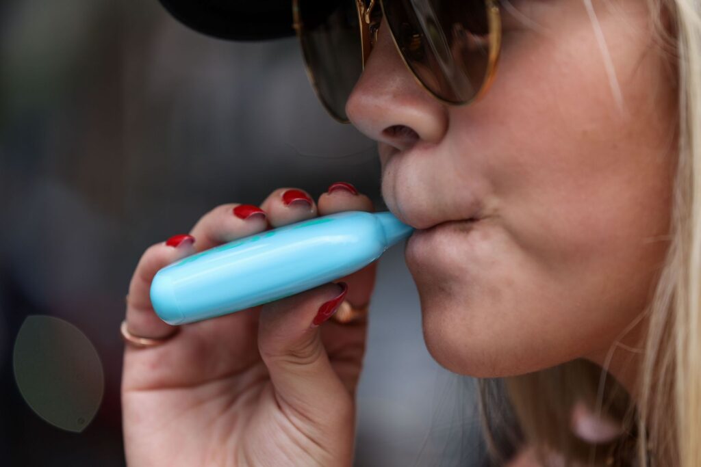 Advierten riesgos del vapeo entre jóvenes en Yucatán