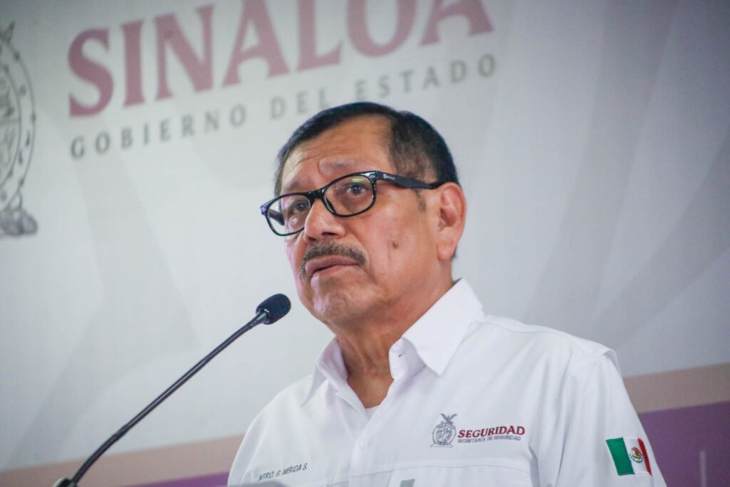 Exsecretario de Seguridad Pública de Sinaloa se entrega a autoridades de EU