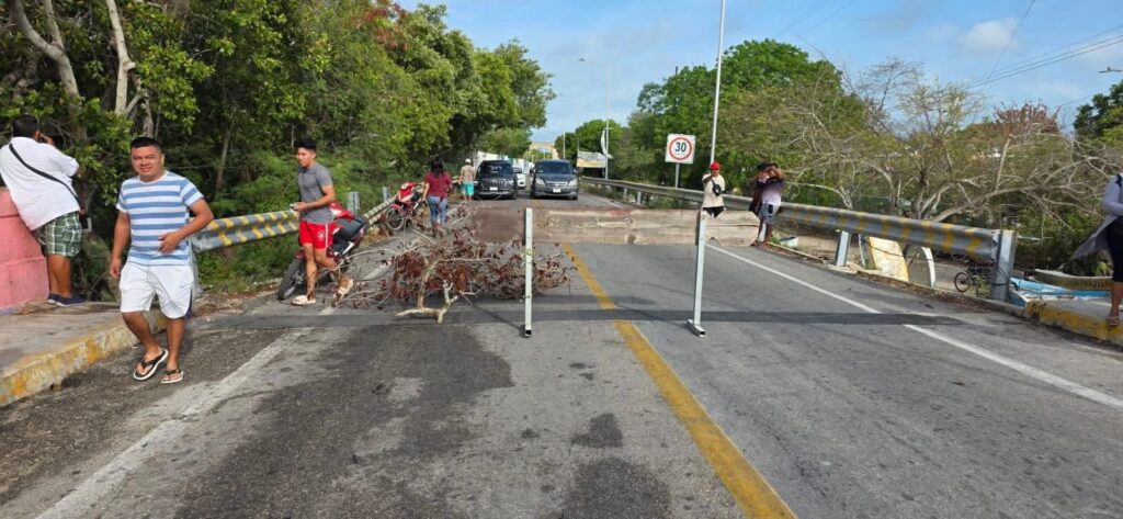 Bloqueo en Celestún tras accidente mortal en carretera