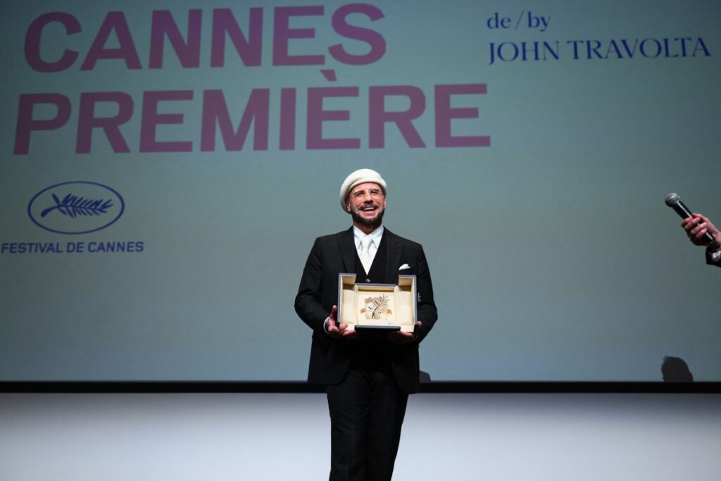 La Palma de Oro honorífica llega a manos de John Travolta en Cannes