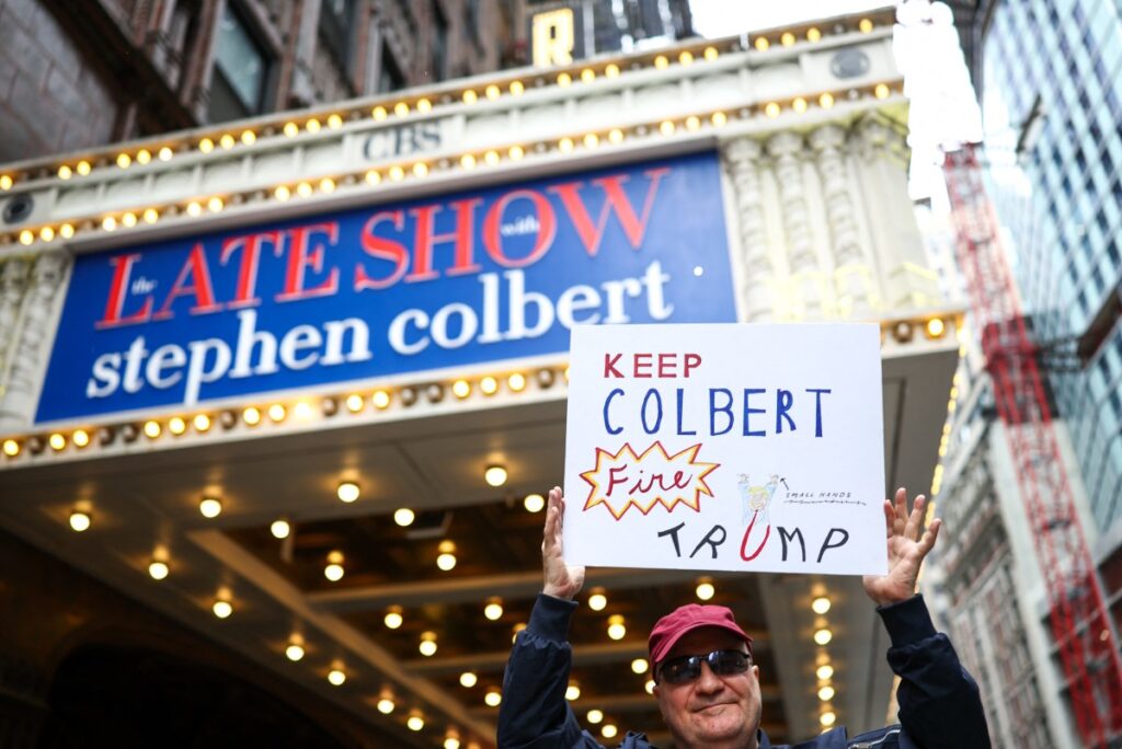 The Late Show con Colbert termina tras tensiones entre CBS y Trump