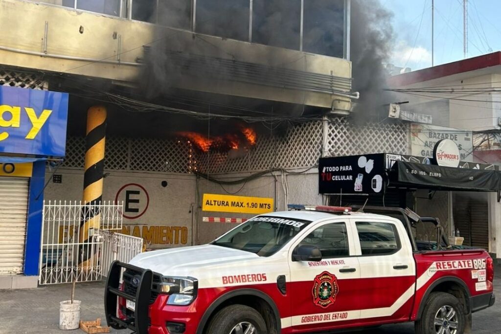Incendio en comercio de zapatos en el Bazar García Rejón