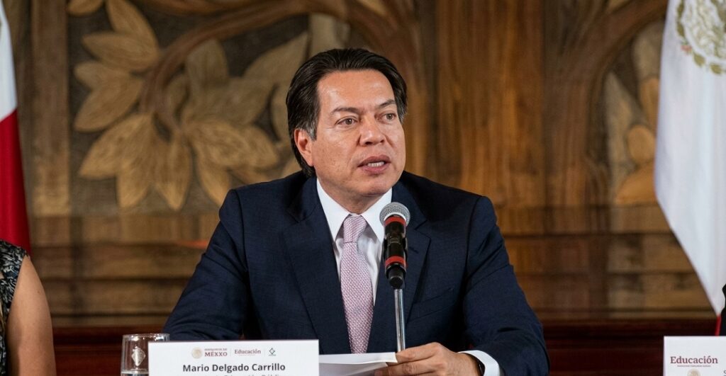 Mario Delgado defiende el cambio al calendario escolar 2025-2026