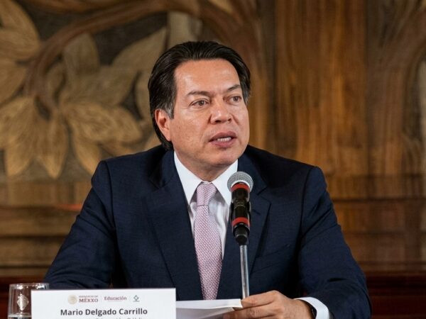 Mario Delgado defiende el cambio al calendario escolar 2025-2026