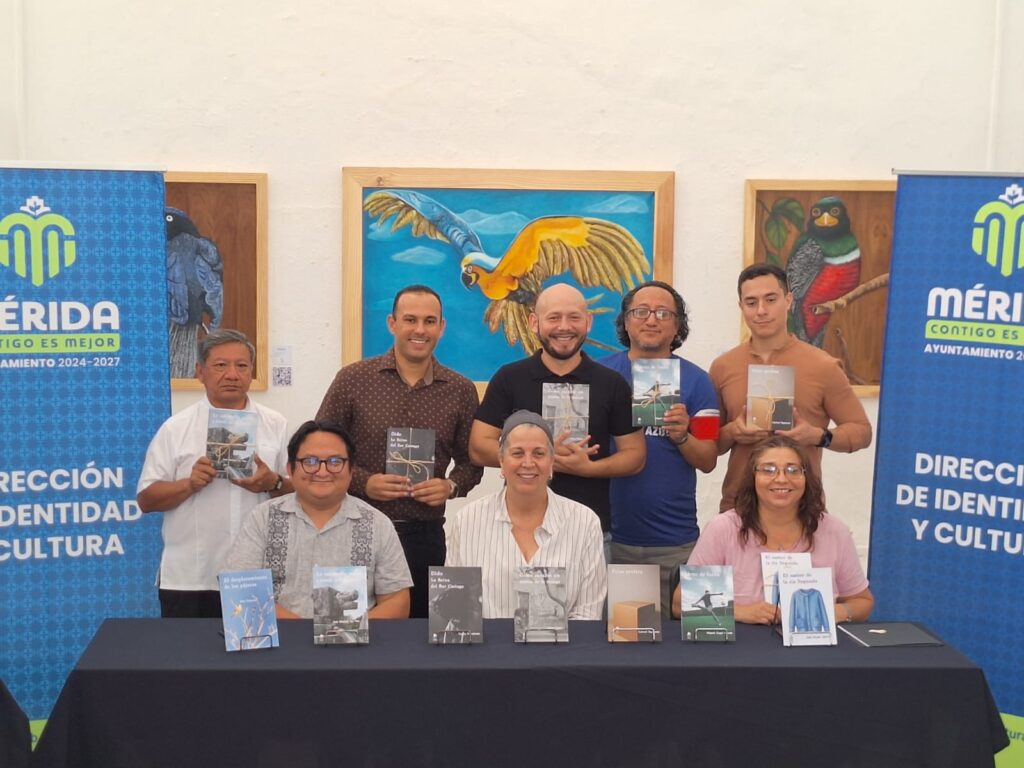 Ayuntamiento de Mérida entrega libros a ganadores del Fondo Editorial 2025