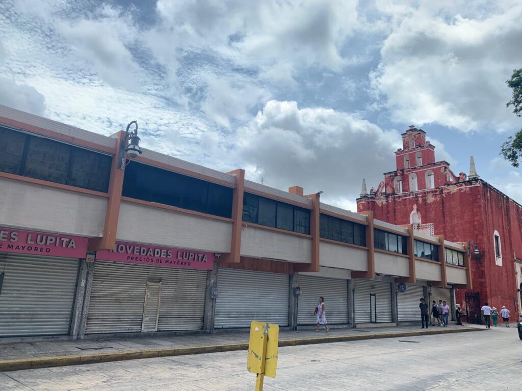 Comercios de Mérida operan pese a suspensión por lluvias