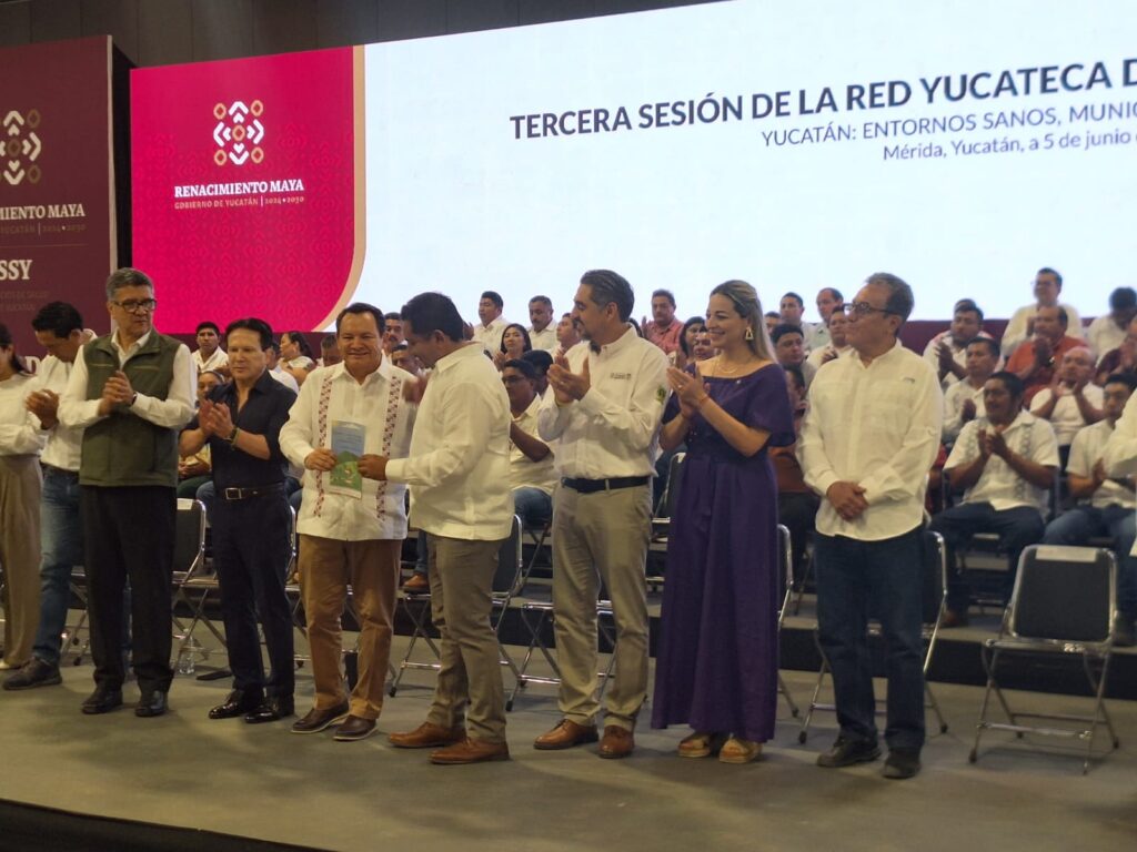 Entregan guía de salud pública a alcaldes de todo Yucatán