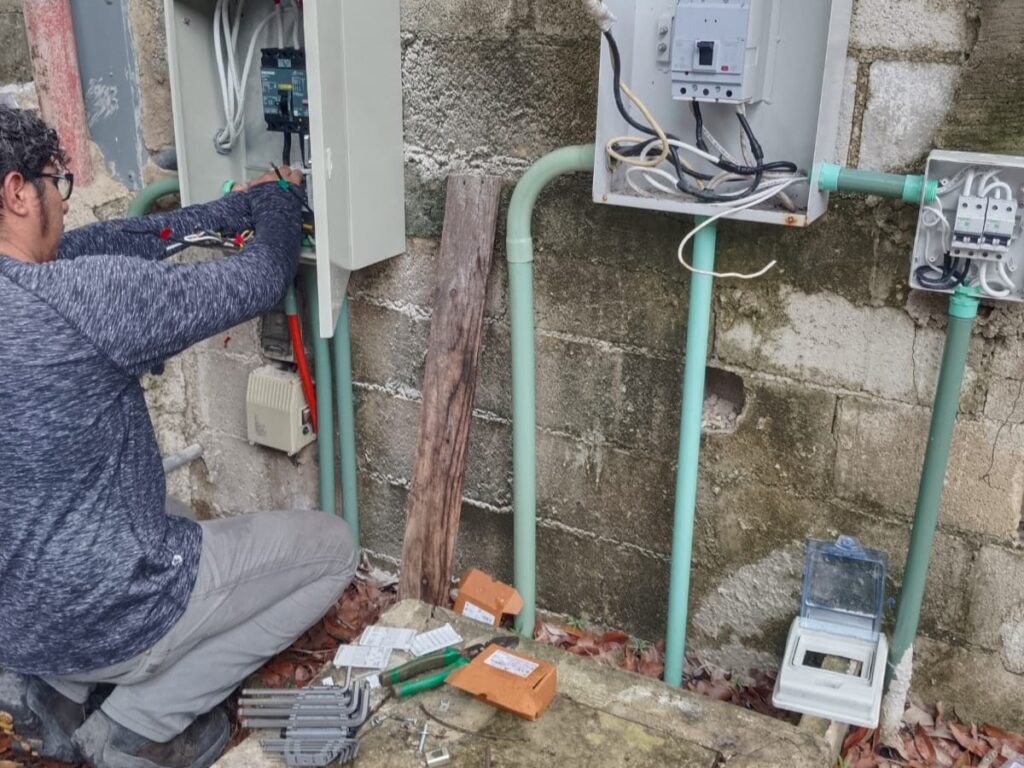 Restablecen energía eléctrica en la primaria Rodolfo Menéndez de la Peña