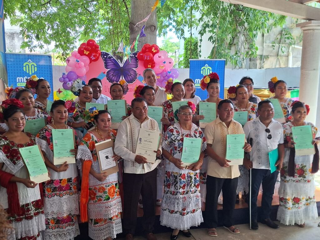 Certifican a nuevos intérpretes de lengua maya en Mérida