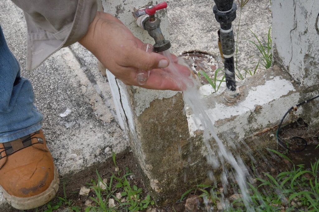 Sarro en tuberías afecta la presión del agua en Mérida