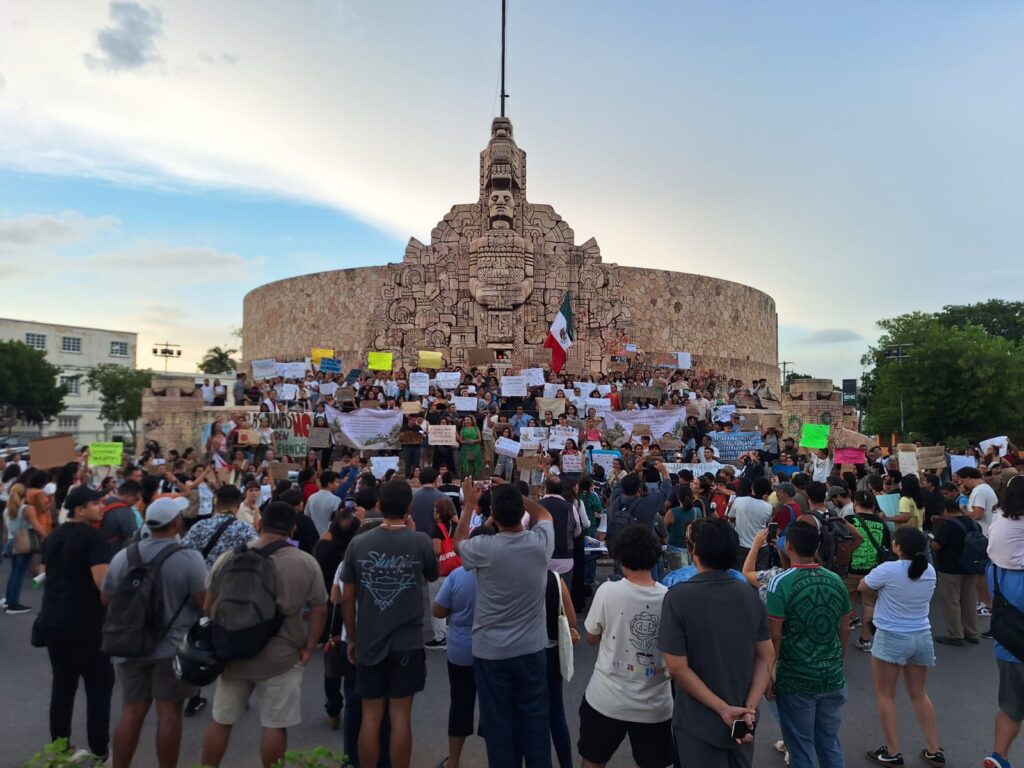 Cerca de 2 mil personas protestan por presunto daño ambiental en Chuburná Puerto