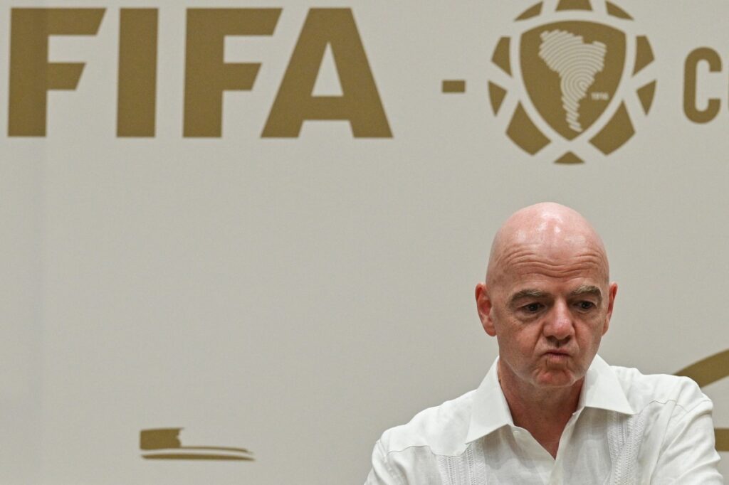 Vicepresidente de la FIFA retira apoyo a Gianni Infantino