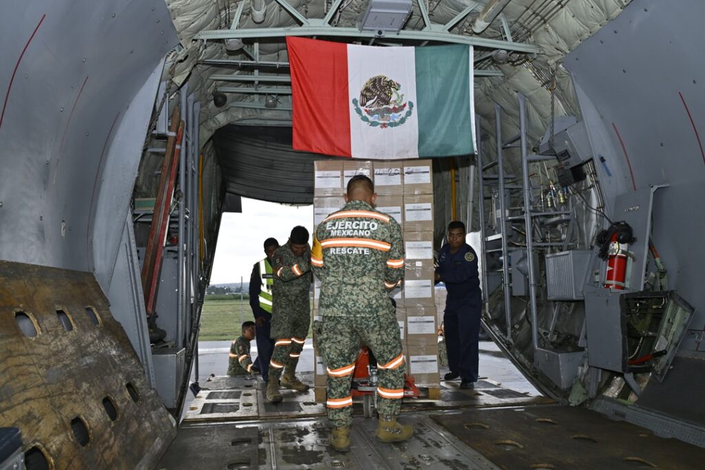 México envía ayuda humanitaria a Colombia por sismo