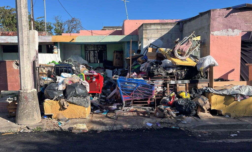 Persisten 25 predios con acumulación extrema de basura en Mérida