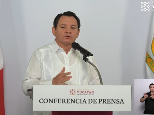 Díaz Mena pide "ponerse la camiseta" a enfermeros del O’Horán tras protesta